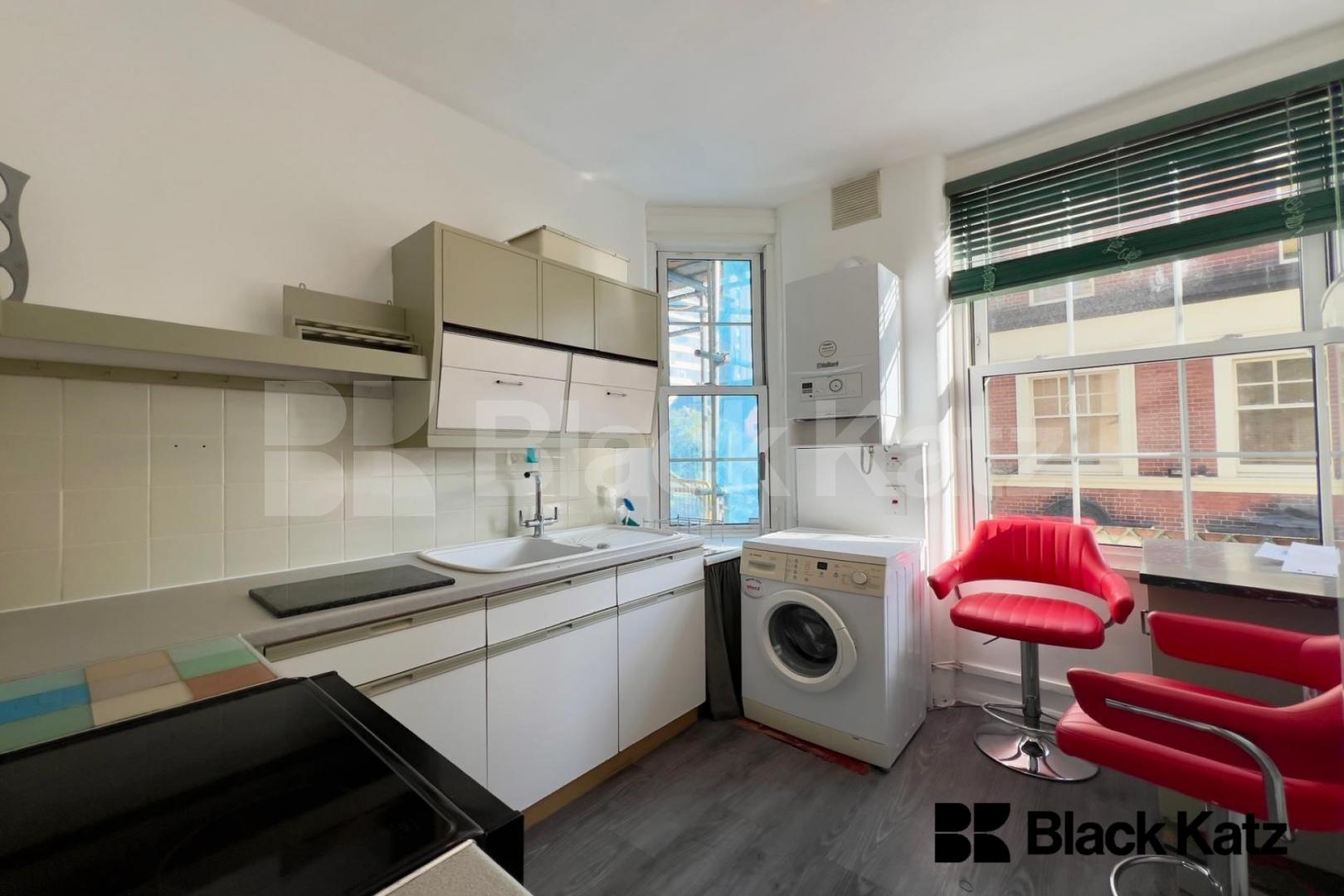 Bright and Spacious Three Bedroom Apartment in the Heart of London Bridge Devon Mansions - Tooley Street , London Bridge